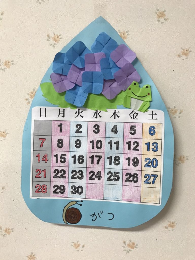 6月のカレンダー作り 川西市のリハビリデイこころ萩原